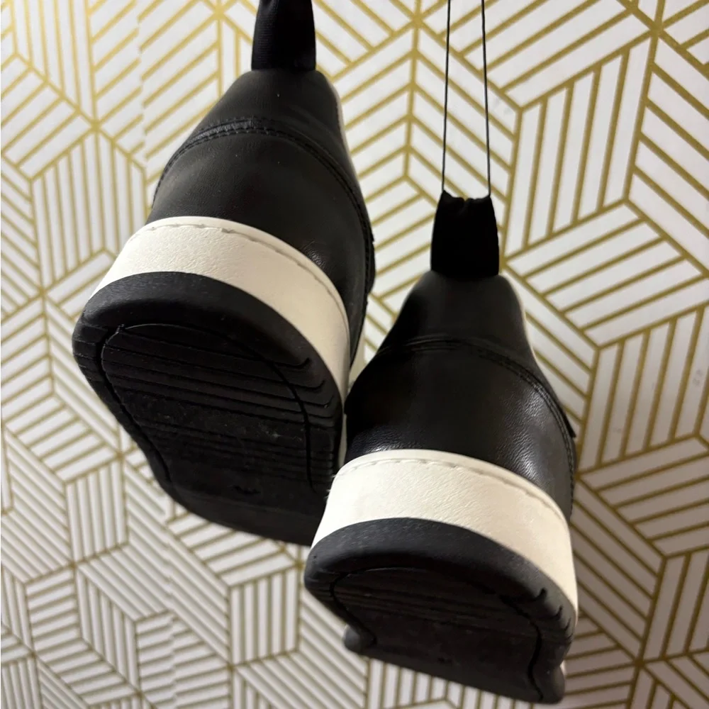 Women's Two-Tone Black and White Leather Sneakers